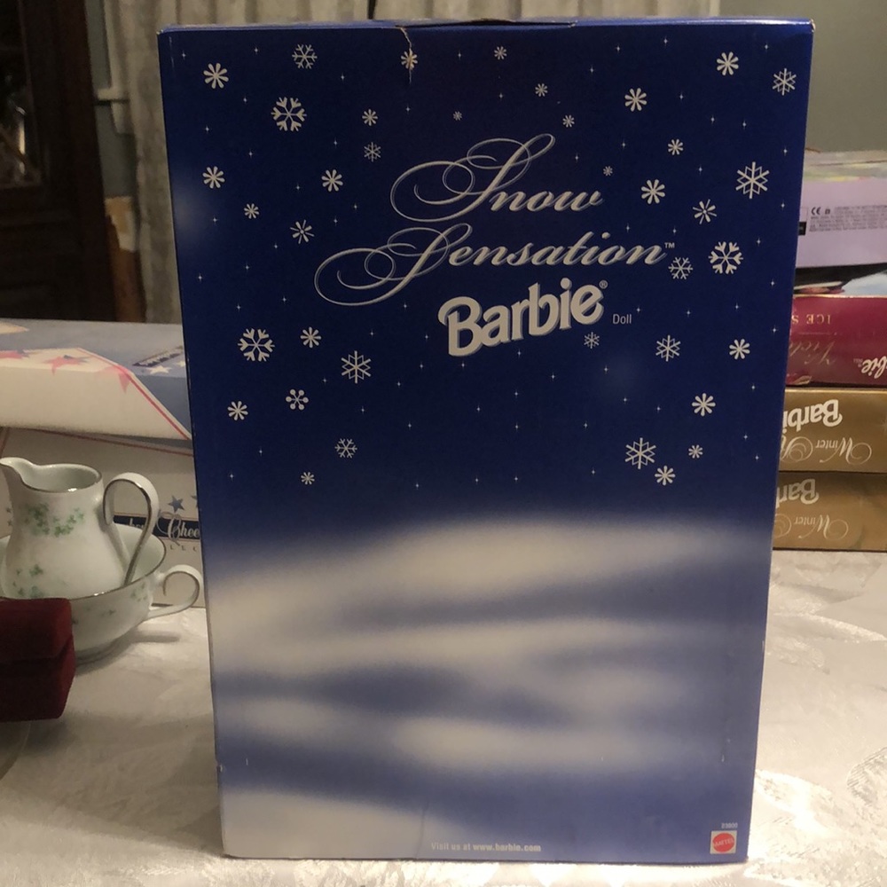 Special Edition Snow Sensation Barbie - Picture 4 of 4